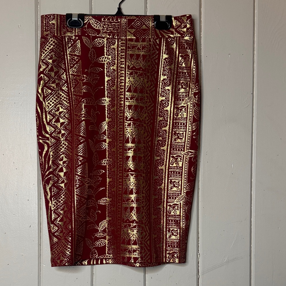 Chic Red and Gold Patterned Pencil Skirt
